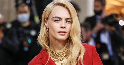 Cara Delevingne's Gold Body Makeup at the 2022 Met Gala | POPSUGAR Beauty