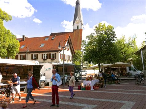 Wochenmarkt auf dem Pullacher Kirchplatz | Pullach i. Isartal