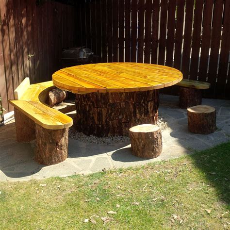 DIY log table Table made with concrete cylinder and tree bark tacked to ...