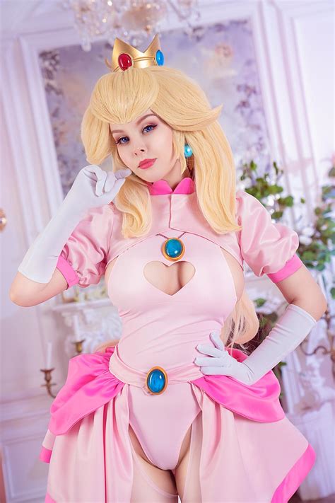 Princess Peach cosplay by Helly Valentine : r/cosplaygirls