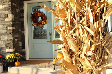 13 Easy DIY Corn Stalks For Halloween That You Could Make Itself — BreakPR | Fall halloween ...