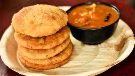 Aloo kachori recipe |Aloo ki kachori |Potato stuffed kachori |Aloo Kachori Aur Aloo Ki Sabji ...