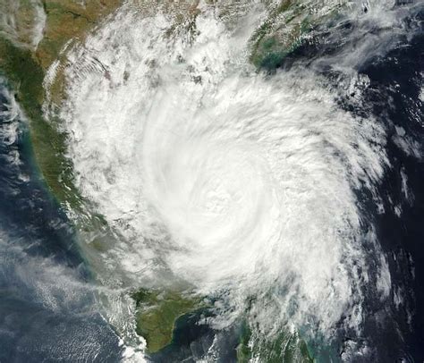 Cyclonic storm forecasted in Sri Lanka - Social News XYZ