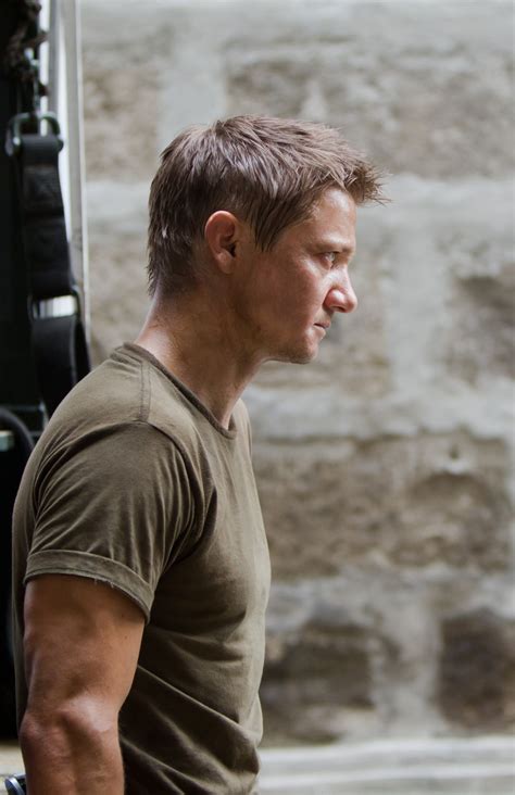 Jeremy Renner -"The Bourne Legacy" (With images) | Jeremy renner, Renner, Jeremy