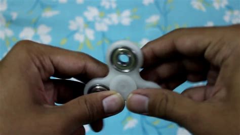 Fidget Spinner Beginner Tricks - YouTube