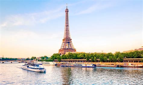 Paris Attractions: 12 Top Parisian Sights & Landmarks