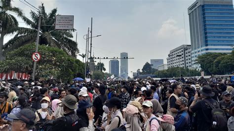 DEMO JAKARTA HARI INI: SELAMATKAN DEMOKRASI, TURUNKAN JOKOWI - Portal Pekalongan