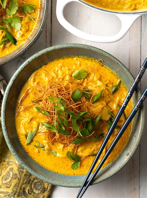 Thai Khao Soi (Coconut Curry Soup) + VIDEO - A Spicy Perspective