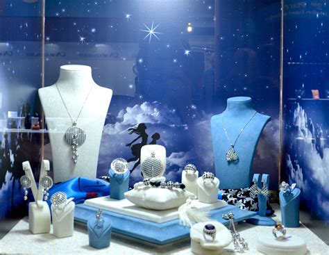 100+ Jewelry Window Displays - Ideas & Designs | Zen Merchandiser