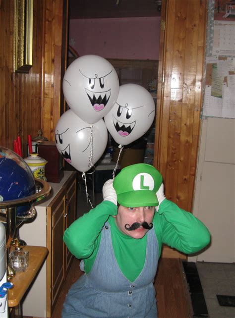 Scared Luigi by SoVeryUnofficial on DeviantArt