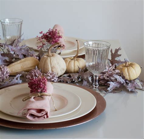 30s Magazine - Thanksgiving table decor in pink