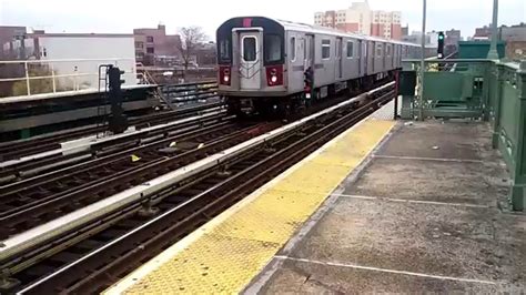 MTA IRT Bronx Express 5 Train Air-horns Its Way Through Simpson Street, Bronx - YouTube