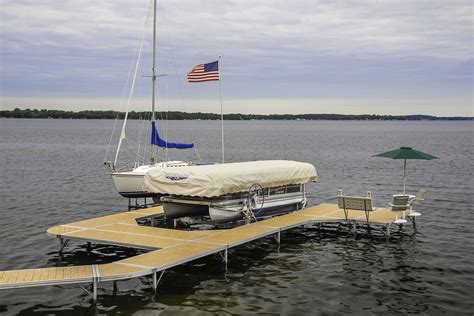 Pontoon Lift: Shop Pontoon Boat Lift Systems | ShoreMaster