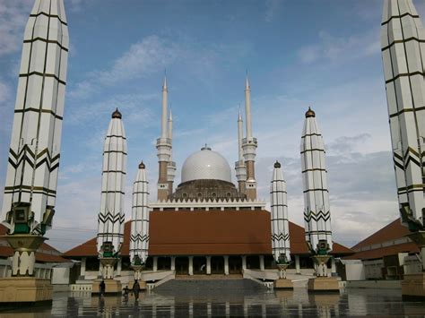 duniamu yang berwarna warni: Liburan ke Masjid Agung Jawa Tengah