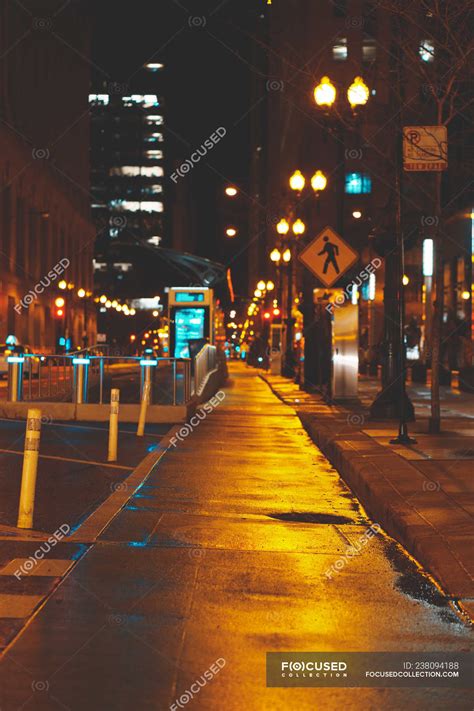 Empty city street at night, Chicago, Illinois, United States ...