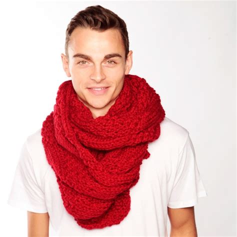 Bright red chunky knit scarf - Urbanknit