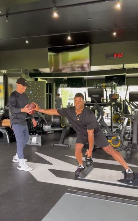 Russell Wilson posts insane gym video on comeback from knee surgery and ...