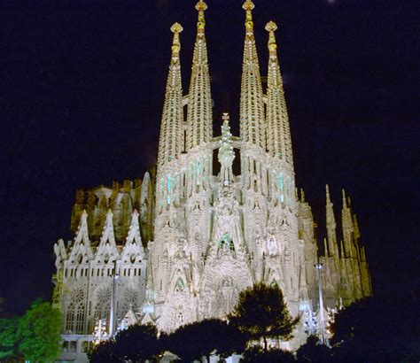 File:Barcelona Iglesia Sagrada Familia 02.jpg - Wikimedia Commons