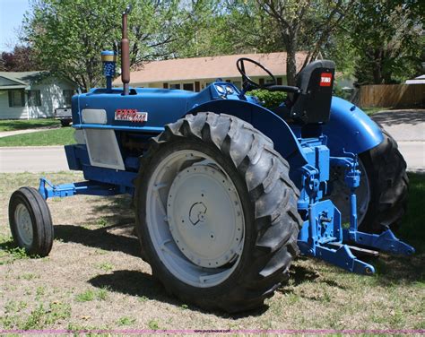 1963 Ford 6000 tractor in Ottawa, KS | Item B6519 sold | Purple Wave