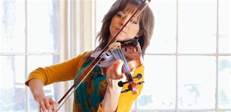 lindsey stirling playing violin animated gif image | Lindsey stirling ...