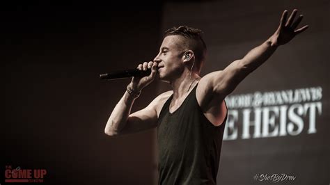 File:Macklemore- The Heist Tour Toronto Nov 28 (8228403110).jpg - Wikimedia Commons