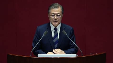 South Korea President Moon Jae-in fires economic policy chiefs