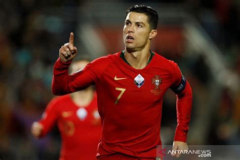 Cristiano Ronaldo Hat-trick, Portugal Menang Setengah Lusin Gol dari Lithuania