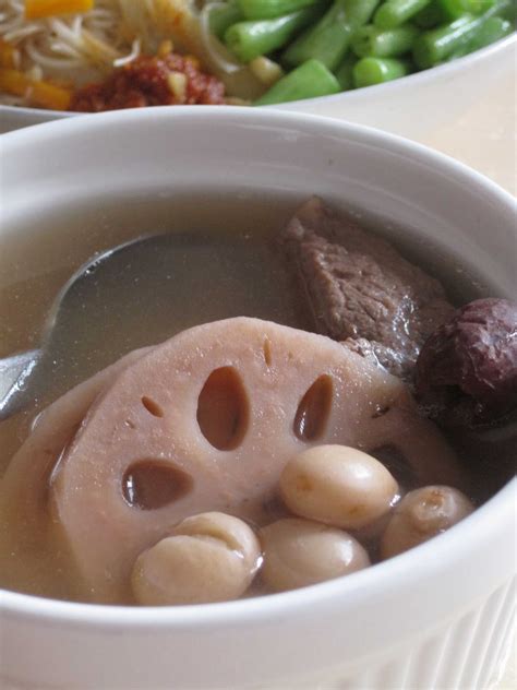 Blessed Homemaker: Lotus Roots with Cranberry Beans Soup