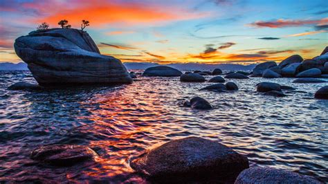 Download wallpaper: Bonsai Rock sunset at Lake Tahoe 1920x1080