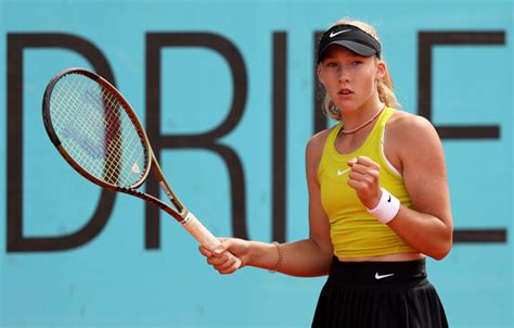 Andreeva celebrates her 16th birthday with a place in the round of 16 · tennisnet.com