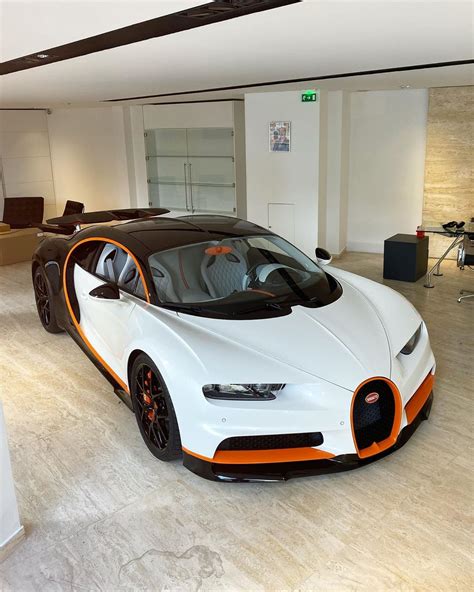 Black and White Bugatti Chiron Shows "Penguin" Spec, Matching Interior - autoevolution