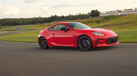 The 2022 Toyota GR 86 Delivers the Sports Car Goods at an Affordable Price | Edmunds