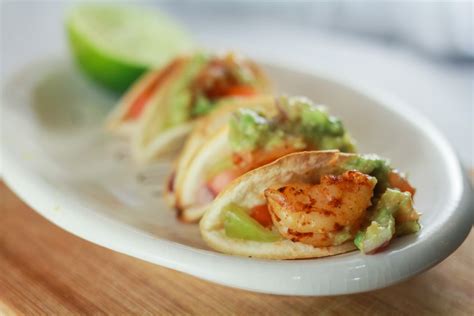 Mini Tacos Easy Dinner Recipes, Easy Recipes, Easy Meals, Happy Hour Appetizers, Mini Tacos ...