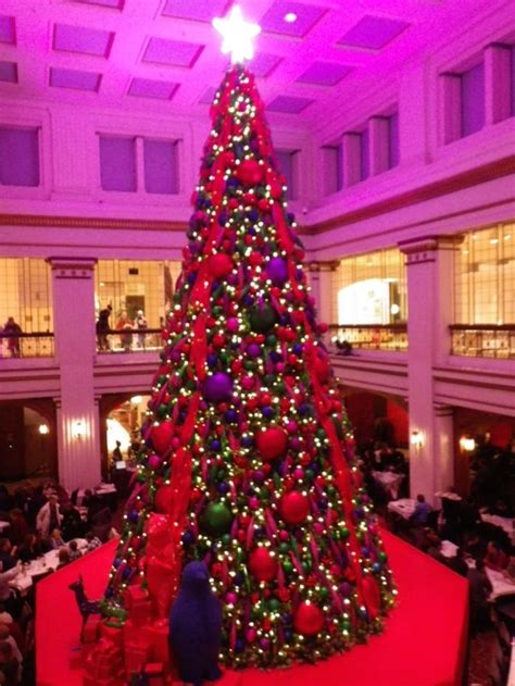 Macy's Walnut Room: A Festive Christmas Experience