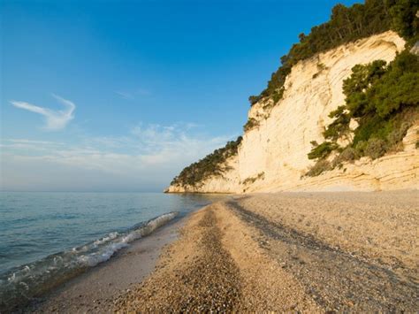 Baia dei Faraglioni beach Resort (Mattinata)