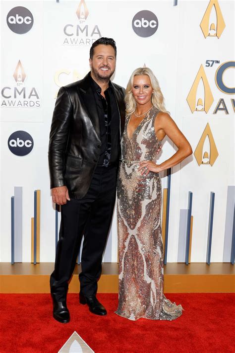 CMA Awards 2023: All the looks on the star-studded red carpet - ABC News