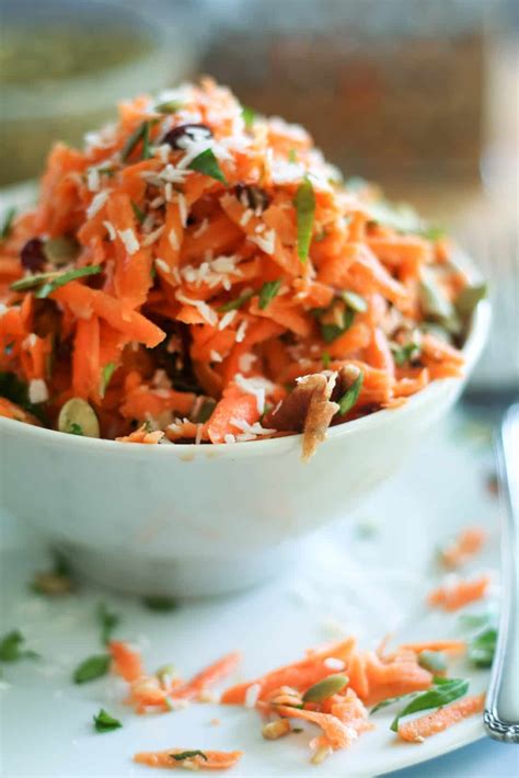 carrot salad with raisins and walnuts