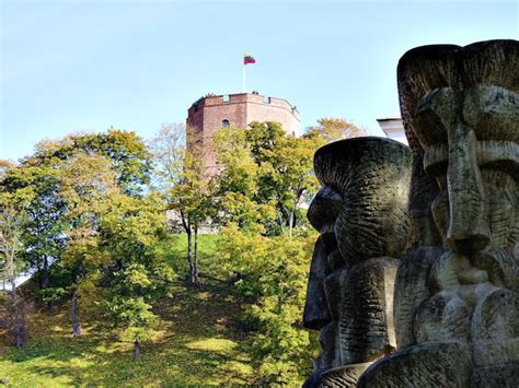 Premium Photo | Vilnius castle with sculptures in foreground