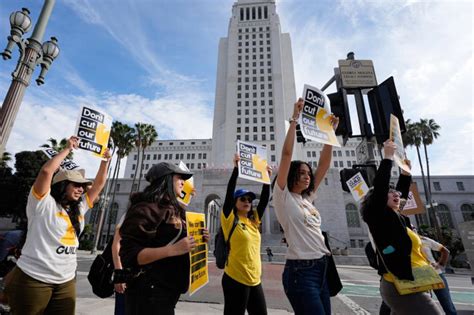 Los Angeles Times announces mass layoffs