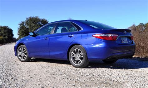 2015 Toyota Camry SE Hybrid Review