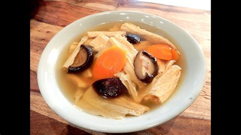 S1Ep34-Classic Cantonese Bean Curd Stick & Mushroom Soup 腐竹冬菇湯 - YouTube