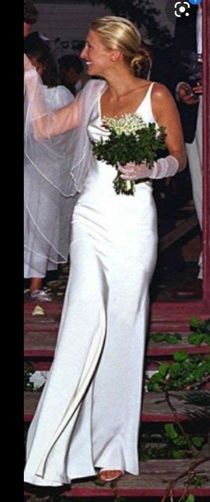 Carolyn Bessette Kennedy | Wedding dress backs, Carolyn bessette wedding dress, Wedding dresses