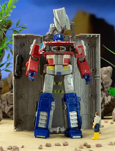 Gallery: Earthrise Optimus Prime – Toybox Soapbox