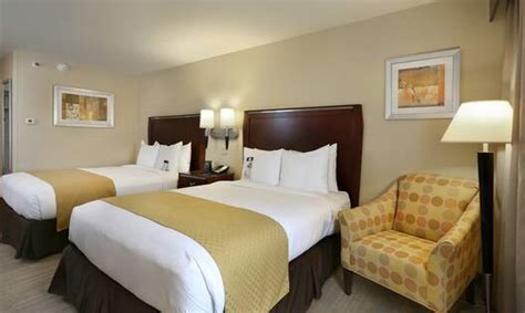 DoubleTree Denver-Thornton Hotel Rooms and Suites