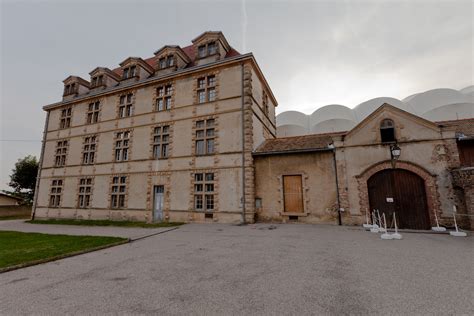 File:Château Louis XI de la Côte Saint André.jpg - Wikimedia Commons