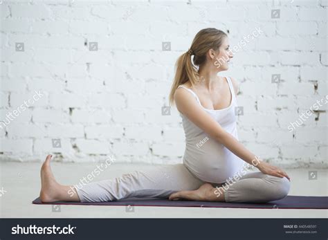 Side Bends Yoga Pose Pregnant Woman Royalty-Free Images, Stock Photos ...