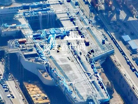 Type 003 carrier’s first electromagnetic catapult being installed