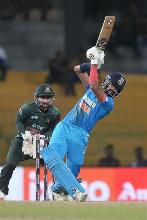 Axar Patel kept India's hopes alive with a few big hits | ESPNcricinfo.com