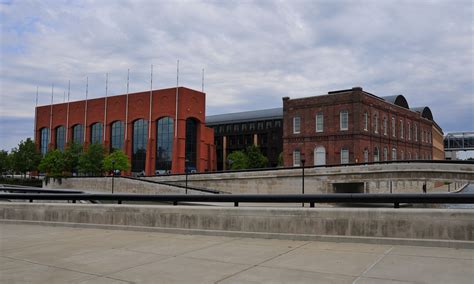 Top 10 Sports Halls of Fame in U.S.