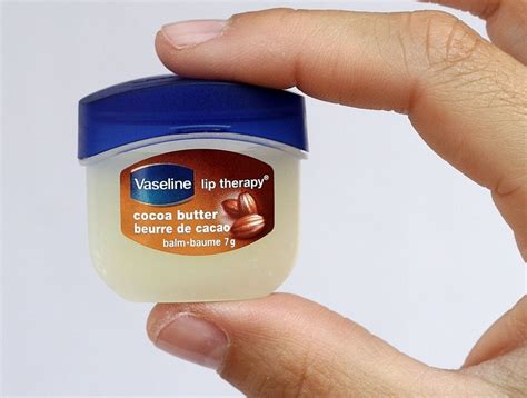 Should Vaseline be used for oily skin? | Vinmec